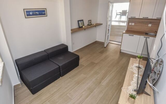 Holiday Home with Pool Oaza