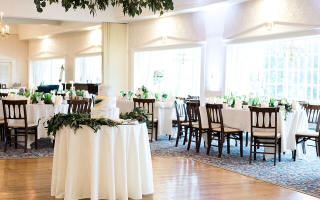 The Historic Summit Inn