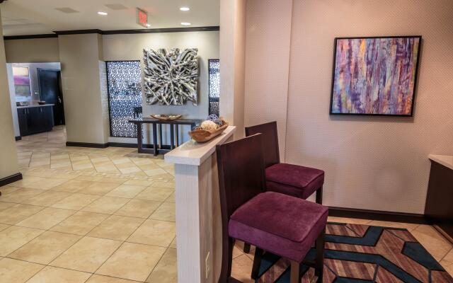 Holiday Inn Express & Suites Farmington by IHG