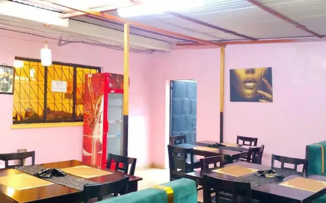 J's Eatery & Accommodation Nakuru