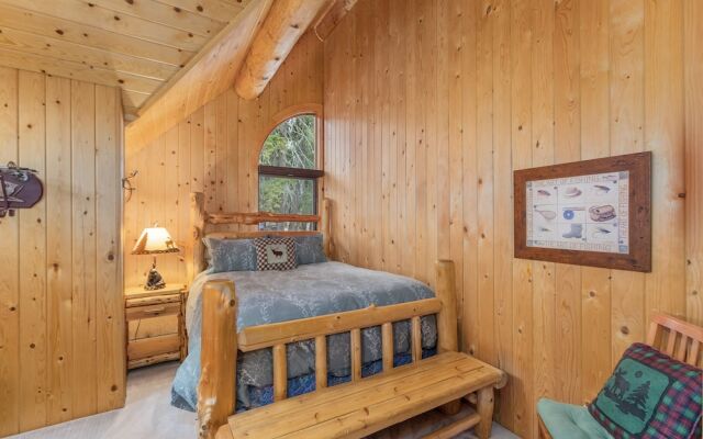 Moosehead Lodge 3 Bedroom Home by NW Comfy Cabins