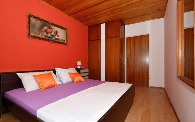 D - Large apt With big Terrace, Next to the Beach