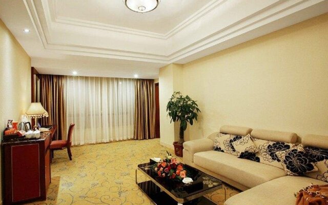 Golden Splendid Hotel Gynn