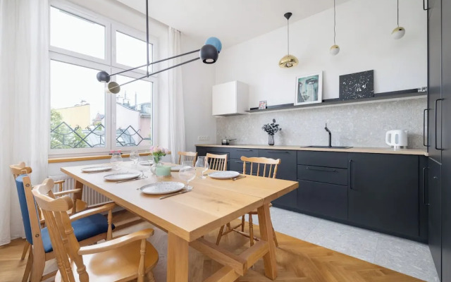 Family Apartment in Center by Renters