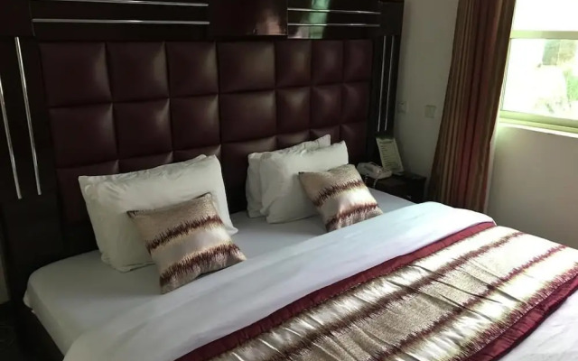 Twin Tower Hotel