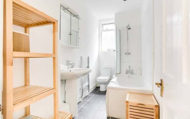 Sunny & Stylish 2bed Duplex in Maida Vale