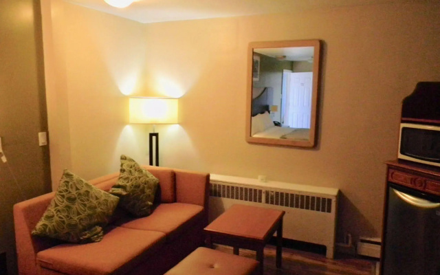 American Plaza Motel