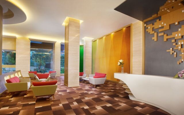 FOX Lite Royal Bay Makassar