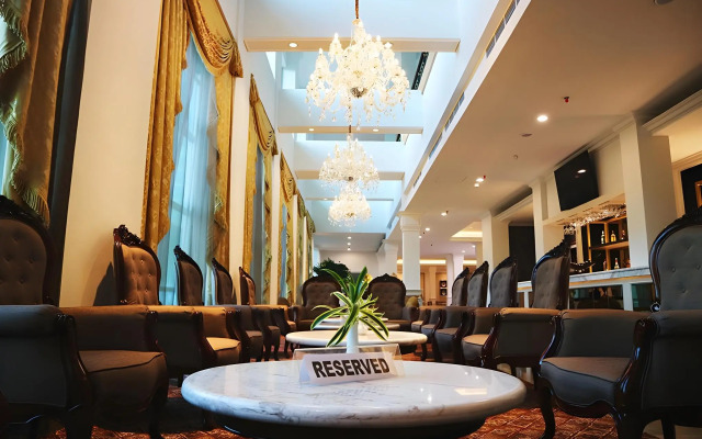 Grand Mahkota Hotel