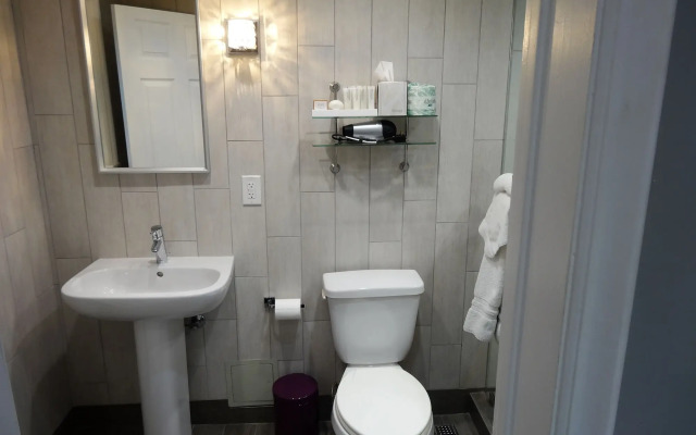 Balboa Inn, On the Beach