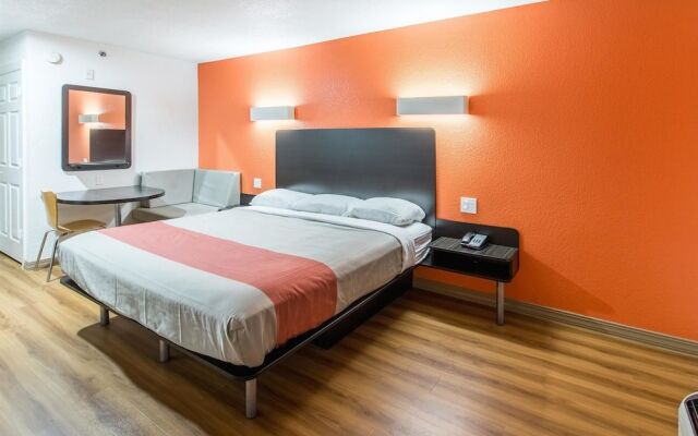 Motel 6 Hutchins Tx