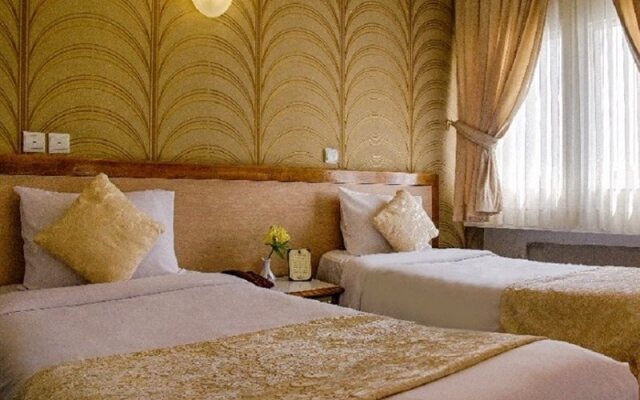 Aryo Barzan Hotel