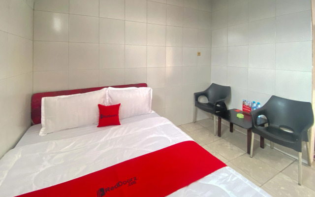 RedDoorz Plus near Cito Mall Surabaya