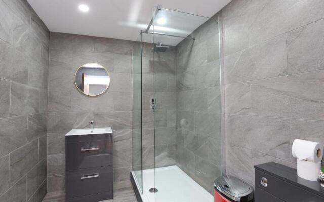 Concert Square Apartments by Happy Days