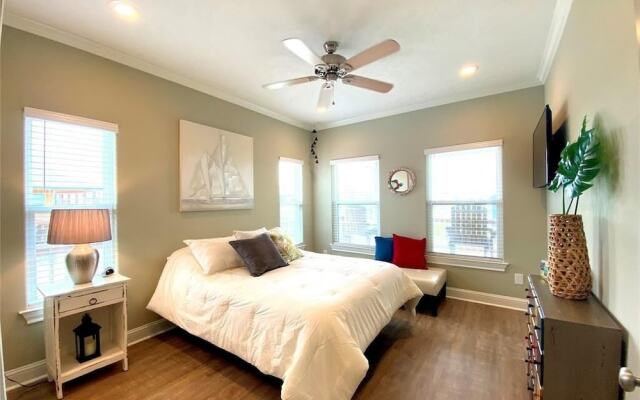 Sea Beauty 3 Bedroom Home by RedAwning