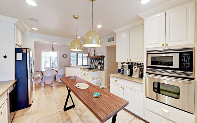 Ultra-Posh - 3 Br Home