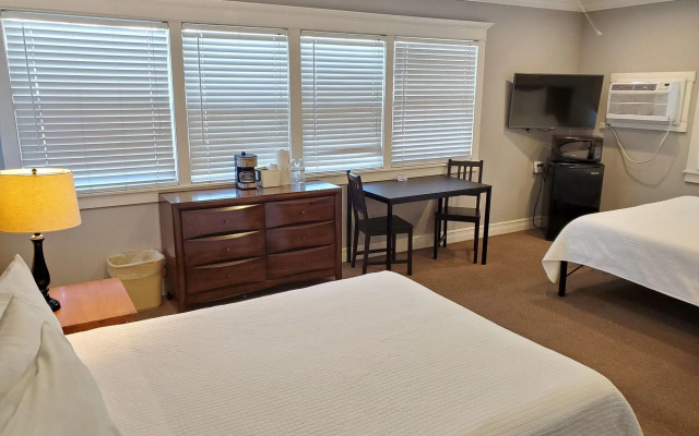 Coronado Island Inn