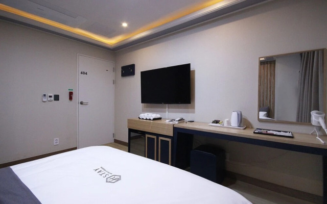 Yeongdeok Ganggu Port Stay