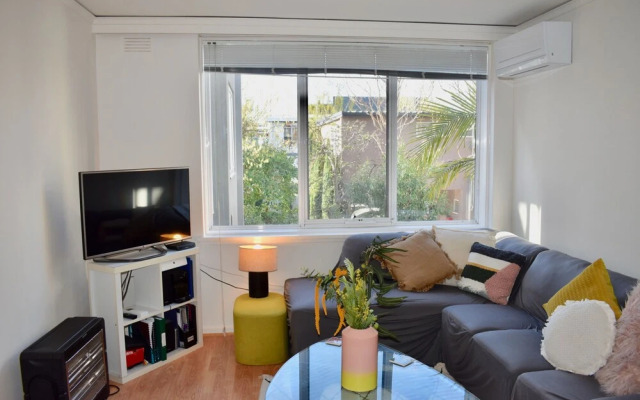 Stylish 1 Bedroom Apartment In Leafy Hawthorn