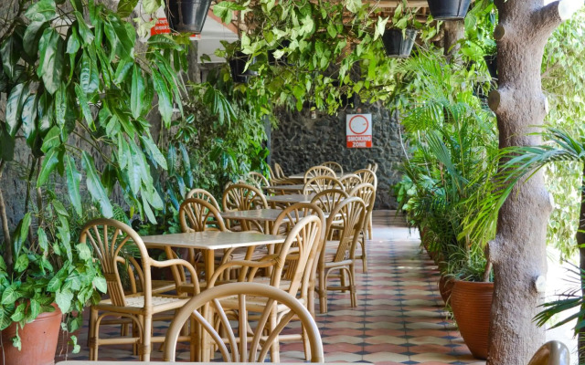 Anthena Hotel