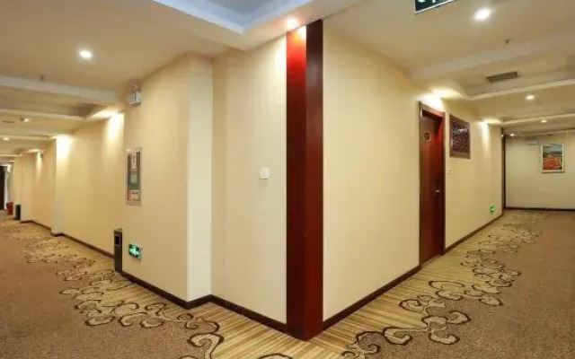 809 Pinghu Holiday Hotel (Yichang Xiaoxita Three Gorges International Tourism Tea City)