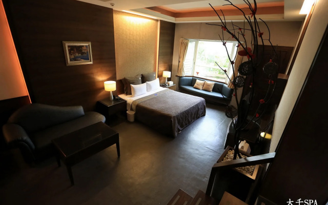 Regale Villa Hotel