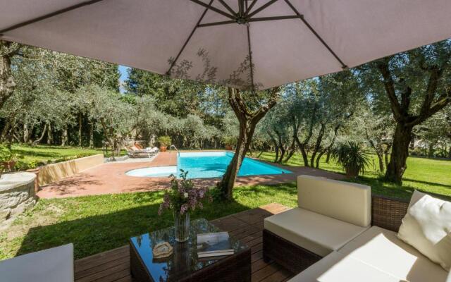 Villa in Private Estate,shared Pool,parking,3km to Ponte Vecchio