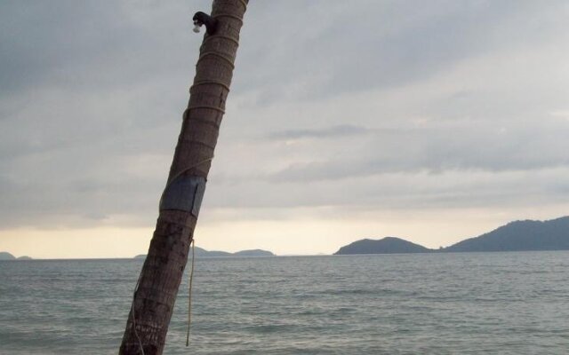 Aunchaleena Beach Front Resort