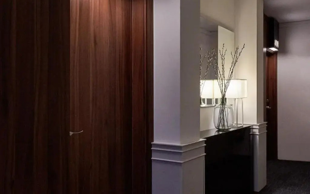 Room Mate Helen Berger Boutique