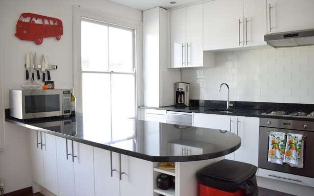 Top Floor 2 Bedroom Apartment in Hackney