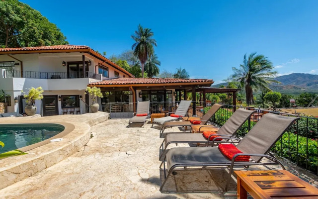 Luxury Ocean-view Flamingo Home Sleeps 10 - Walk to Beach