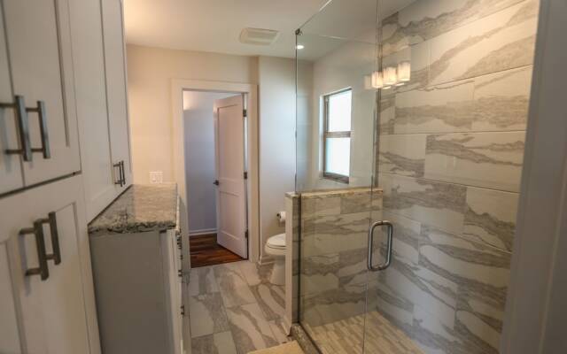 205 Bayview Ave. - M