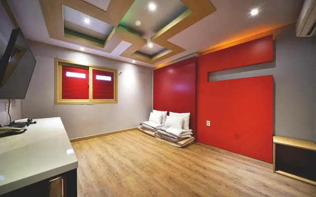 Tongyeong Omad Hotel