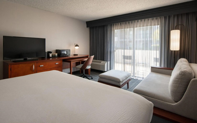 Courtyard by Marriott Fresno