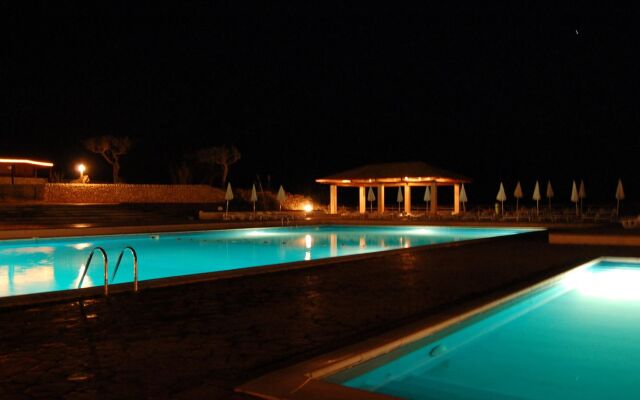 Kamarina Resort