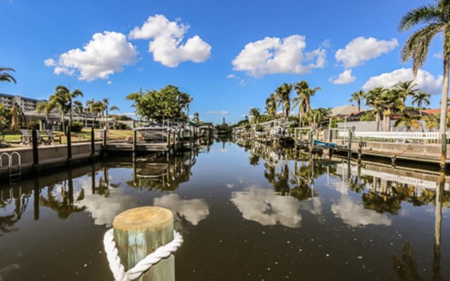 5211 Avenida Pescadora