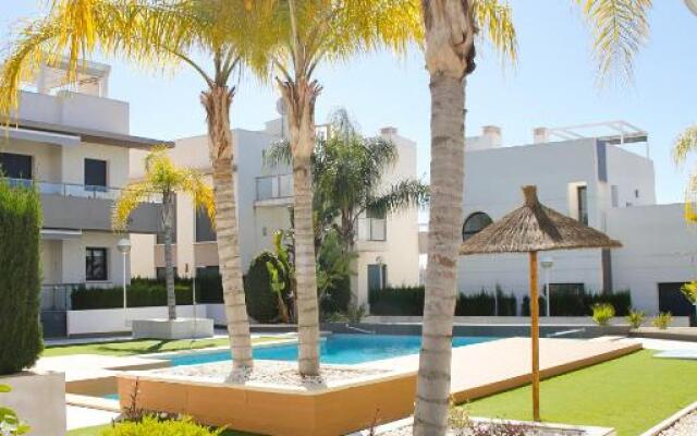 Fantastic Home with AC, pool and bbq