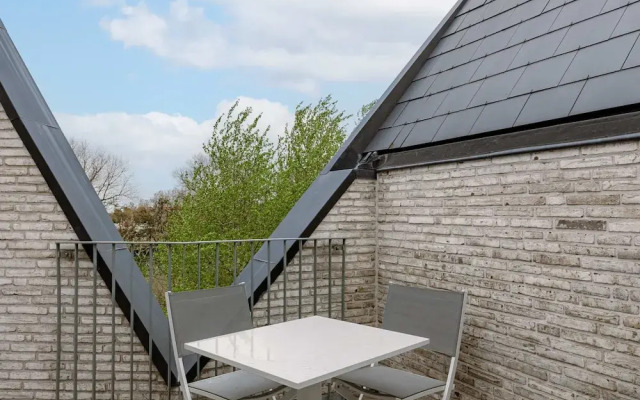 Spacious Top-flour Apartment With Private Parking