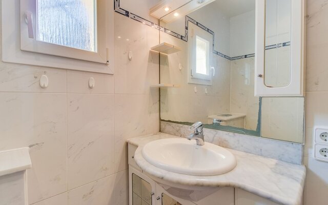 Villa With Pool and air Conditioning