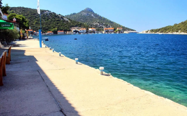 Apartments by the sea Zaklopatica, Lastovo - 8342