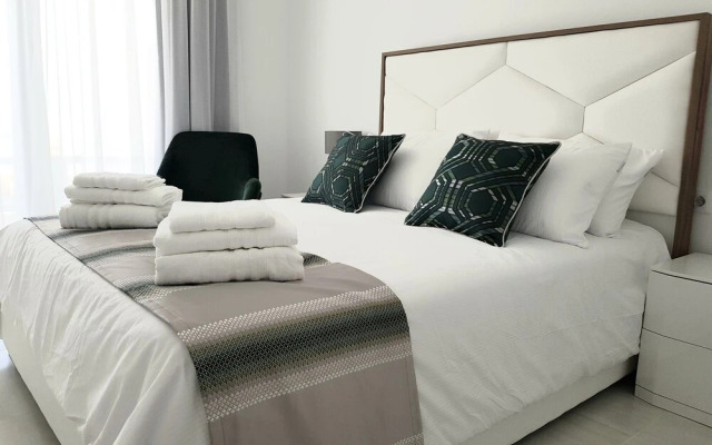 Contemporary two Bed, two Bath Apartment