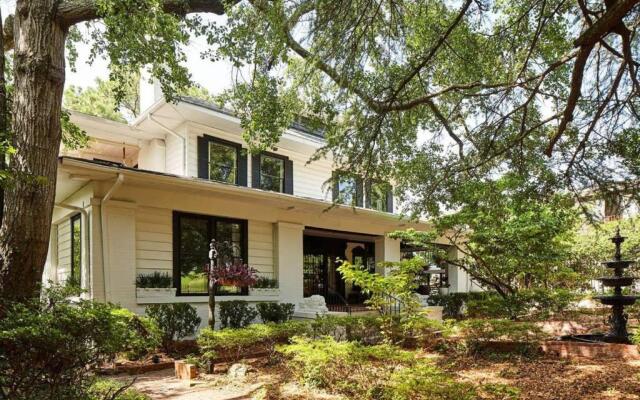 Apt2@EdenBrae - Walkable Southern Gothic Mansion