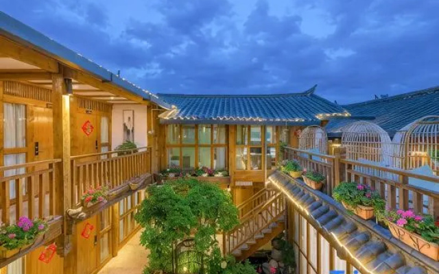 Ruochen Xuyu (Morning's Preface) Lion Hill Naxi Courtyard – Outside – Lijiang