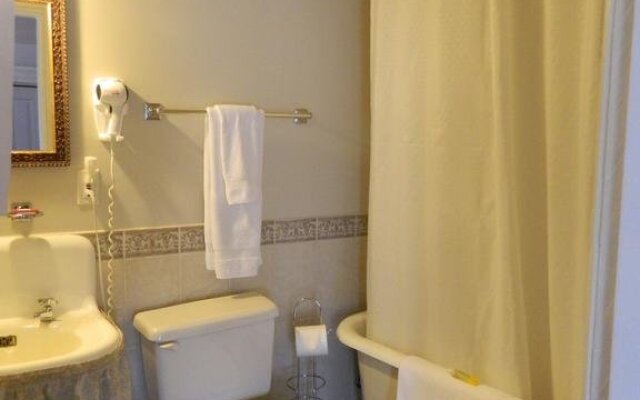 1854, The Maplegrove Inn