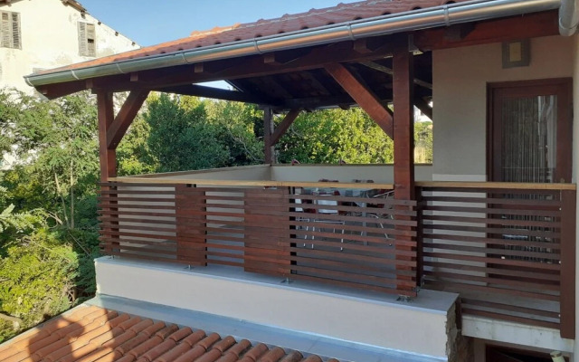 Tiho - 10m From the Beach - SA1 Potkrovlje