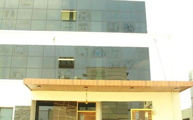 Sri Sampoorna Hotel