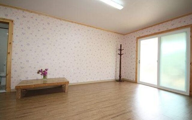 Goesan Joryeong Pension