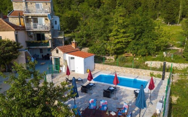 Gorgeous Villa in Tučepi with Private Swimming Pool