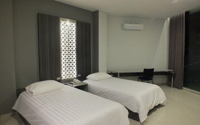 Studio Inn & Suites