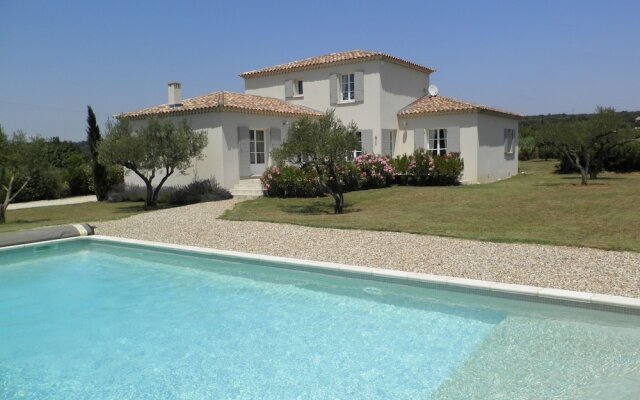 A beautiful new luxury villa close to Uzès.